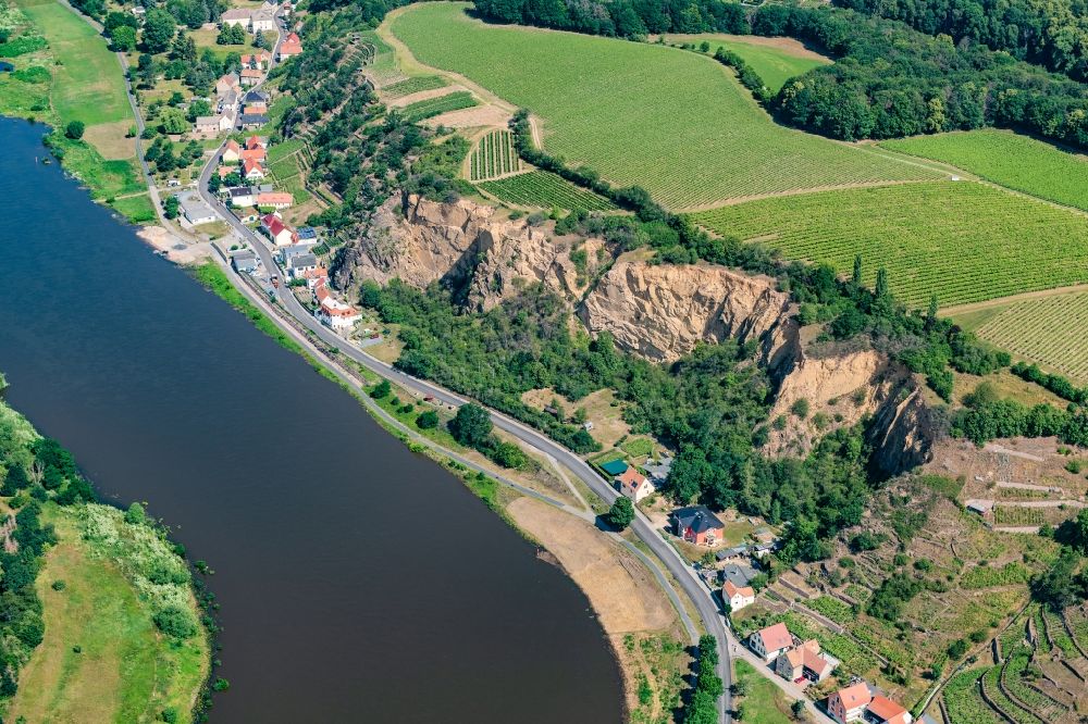 Seusslitz from the bird's eye view: Rock Coastline on the cliffs Elbe in Seusslitz in the state Saxony, Germany