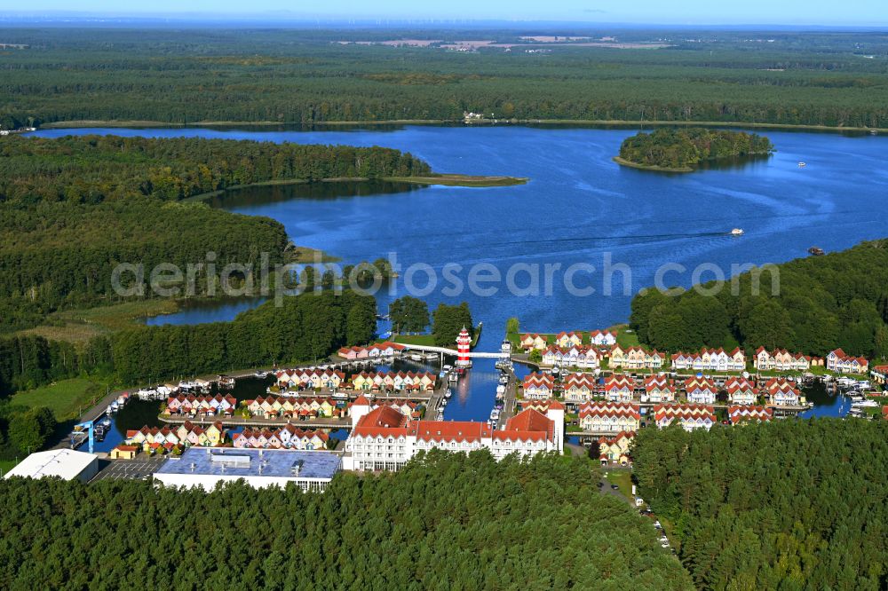 Aerial photograph Rheinsberg - Holiday house plant of the park Ferienhaus Hafendorf Rheinsberg Hafenpromenade in Rheinsberg in the state Brandenburg