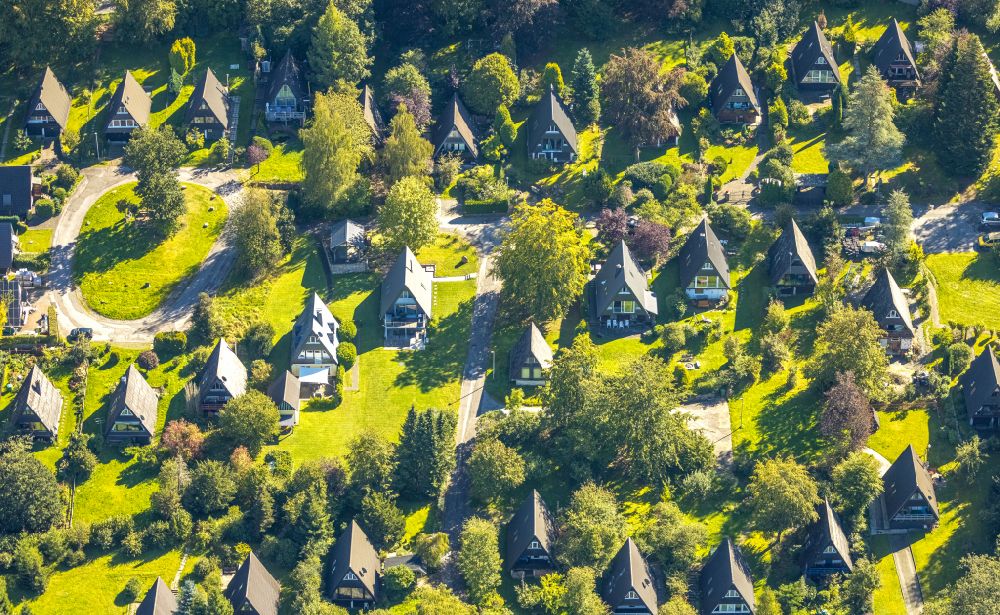 Aerial photograph Kirchhundem - Holiday house plant of the park Ferienhaeuser Silva in Oberhundem at Sauerland in the state North Rhine-Westphalia, Germany