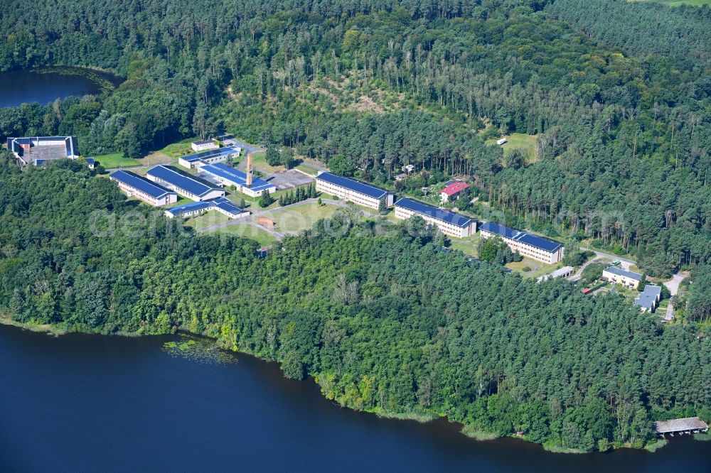 Aerial photograph Kuhlmühle - Holiday home complex of the holiday park and former training center and pioneer camp of the GDR on Kuhlmuehler Strasse on the banks of the Grosser Baalsee in Kuhlmuehle in the state Brandenburg, Germany