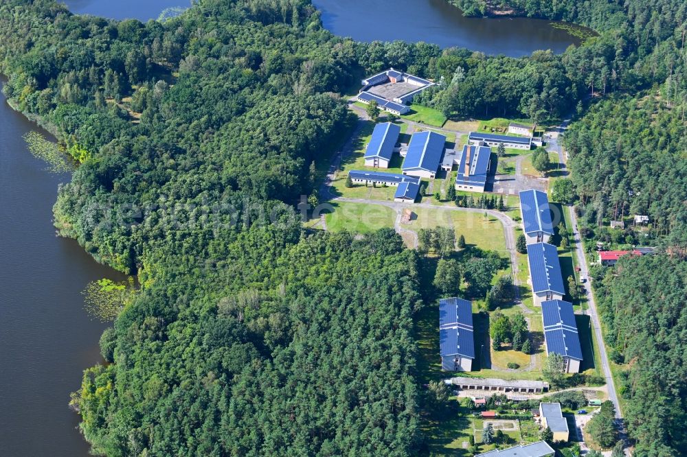 Kuhlmühle from the bird's eye view: Holiday home complex of the holiday park and former training center and pioneer camp of the GDR on Kuhlmuehler Strasse on the banks of the Grosser Baalsee in Kuhlmuehle in the state Brandenburg, Germany