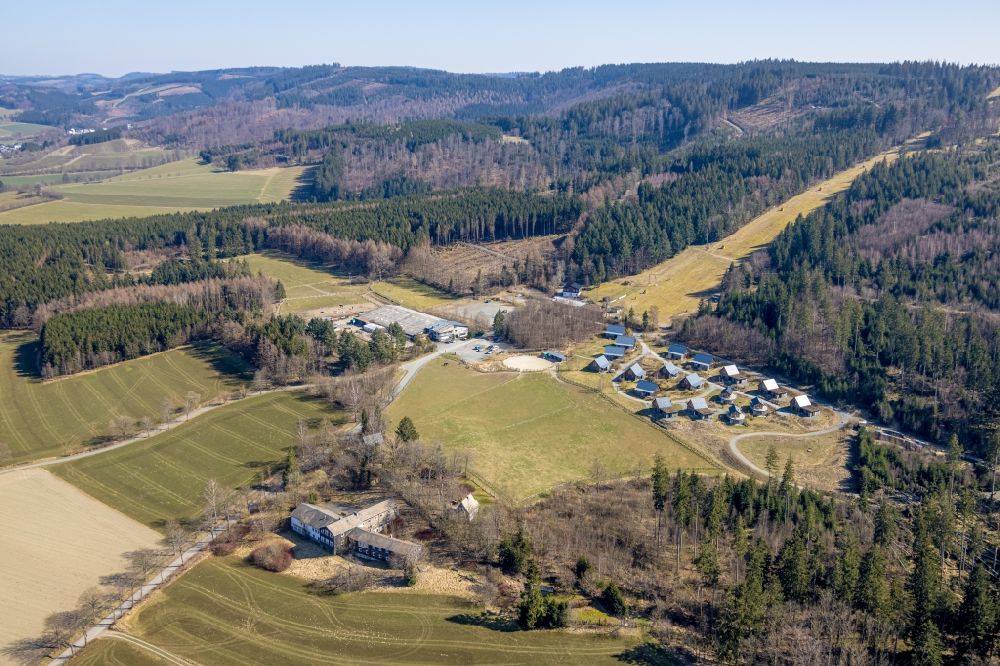 Aerial image Schmallenberg - Holiday house plant of the park on Lenninghof at the Lenninghof with high-altitude lift, youth hostel and stables of an equestrian center in Schmallenberg at Sauerland in the state North Rhine-Westphalia, Germany