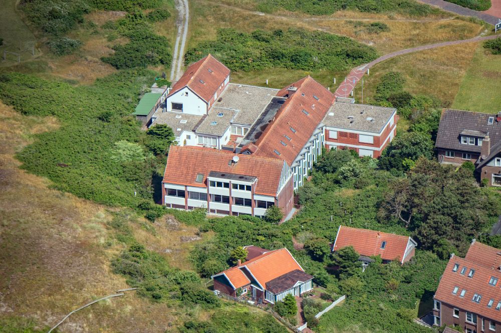 Langeoog from the bird's eye view: Holiday house plant of the park in Langeoog on island Langeoog in the state Lower Saxony, Germany