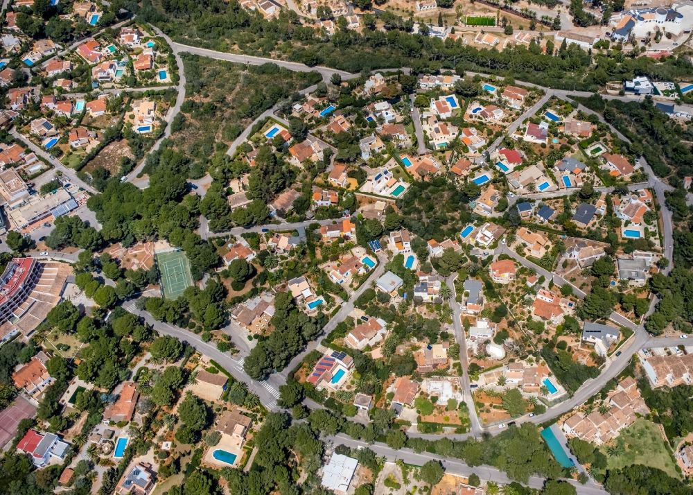 Aerial photograph Manacor - Holiday house plant of the park in a round circle shape in Manacor in Balearic island of Mallorca, Spain