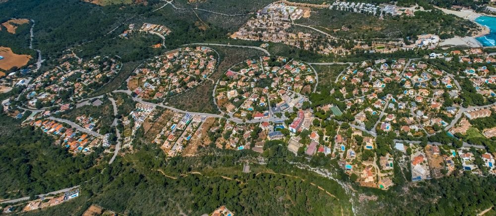 Manacor from the bird's eye view: Holiday house plant of the park in a round circle shape in Manacor in Balearic island of Mallorca, Spain