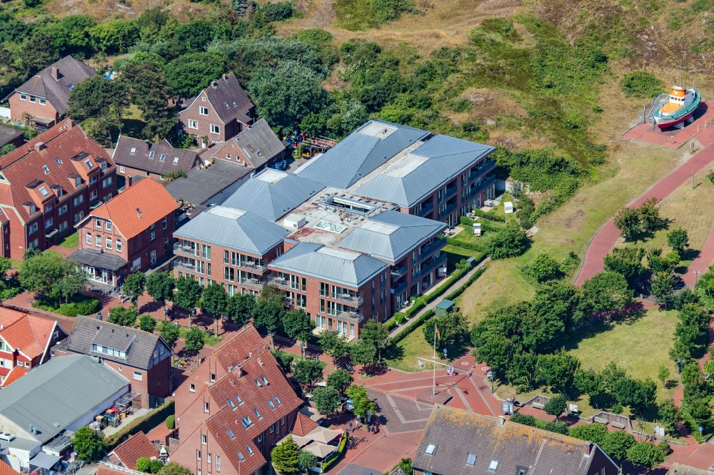 Langeoog from the bird's eye view: Holiday house plant of the park Upstalsboom Apartmentvilla Anna See on street Barkhausenstrasse in Langeoog on island Langeoog in the state Lower Saxony, Germany
