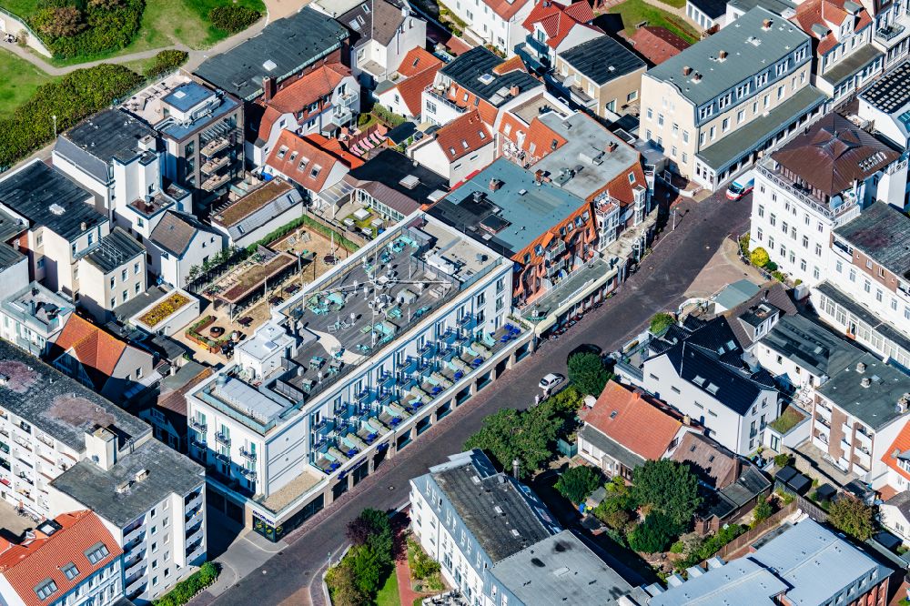 Aerial photograph Norderney - Holiday home, hotel NEW Wave with roof bar and cafe on the island of Norderney in the state Lower Saxony, Germany