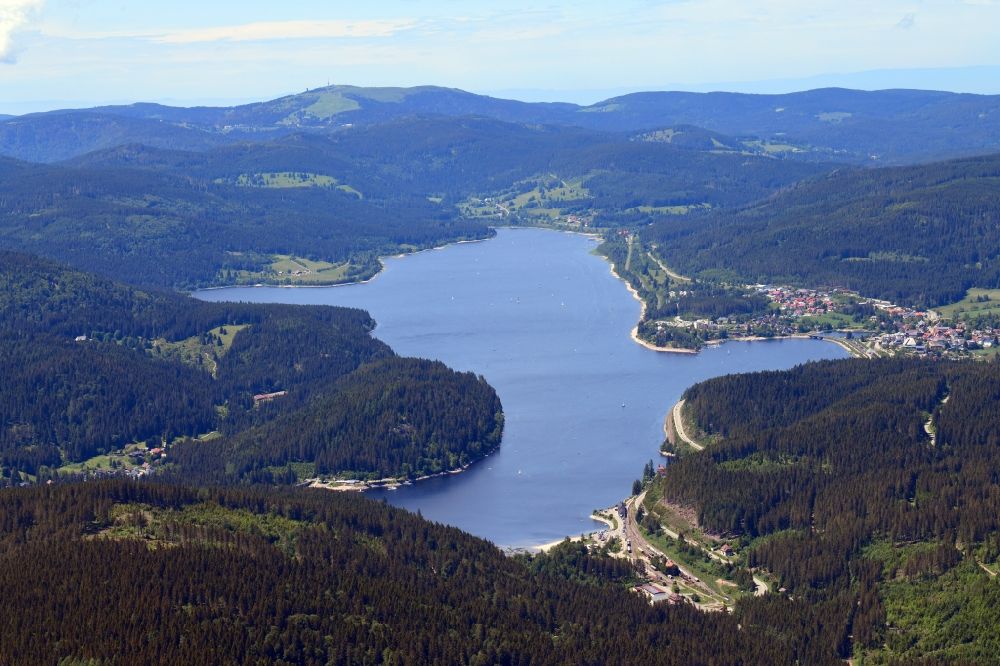 Schluchsee from the bird's eye view: Riparian areas on the lake Schluchsees in the landscape of the Black Forest in Schluchsee in the state Baden-Wuerttemberg, Germany
