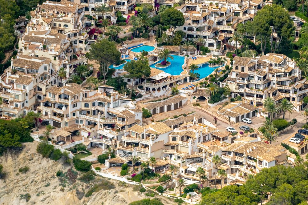 Aerial photograph Costa de la Calma - Building of an apartment building used as an apartment complex Club Monte de Oro on street Carrer Mirador in Costa de la Calma in Balearic island of Mallorca, Spain