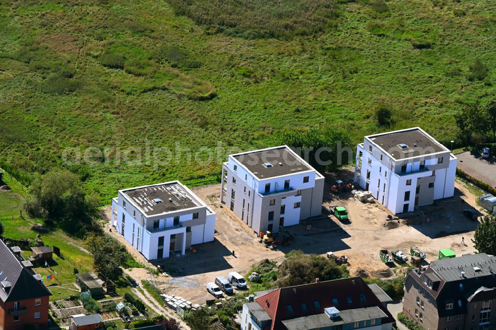 Ostseebad Boltenhagen from the bird's eye view: Building of an apartment building used as an apartment complex on Ostseeallee in Ostseebad Boltenhagen at the baltic sea coast in the state Mecklenburg - Western Pomerania, Germany