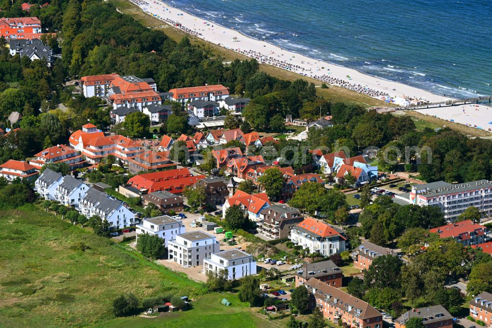 Aerial image Ostseebad Boltenhagen - Building of an apartment building used as an apartment complex on Ostseeallee in Ostseebad Boltenhagen at the baltic sea coast in the state Mecklenburg - Western Pomerania, Germany