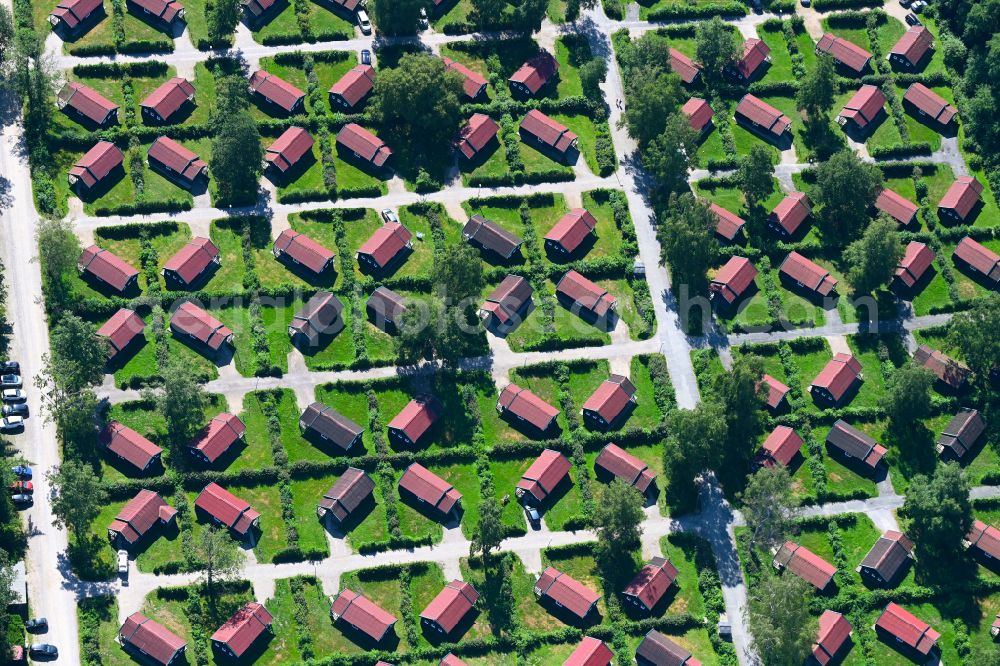 Aerial photograph Haren (Ems) - Holiday house plant of the park Ferienzentrum Schloss Dankern on Dankernsee in the district Dankern in Haren (Ems) in the state Lower Saxony, Germany