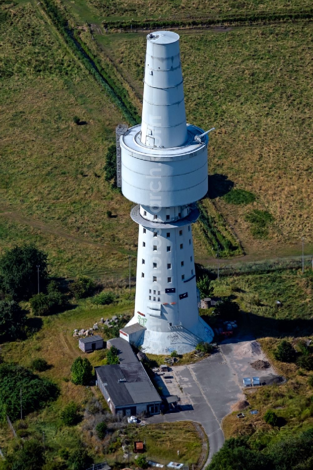 Pelzerhaken from the bird's eye view: Television Tower Ehemaliger Fernmeldeturm M of Marinefernmeldesektors 73 Pelzerhaken in Pelzerhaken in the state Schleswig-Holstein, Germany