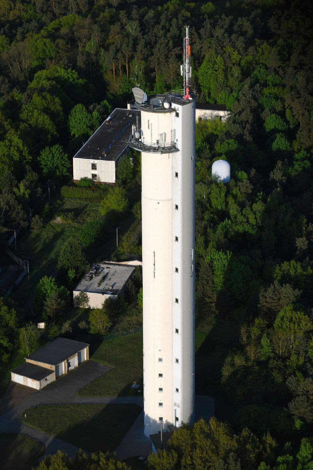 Aerial photograph Rhinow - Television Tower Fernmeldeturm Rhinow on Turmstrasse in Rhinow in the state Brandenburg, Germany