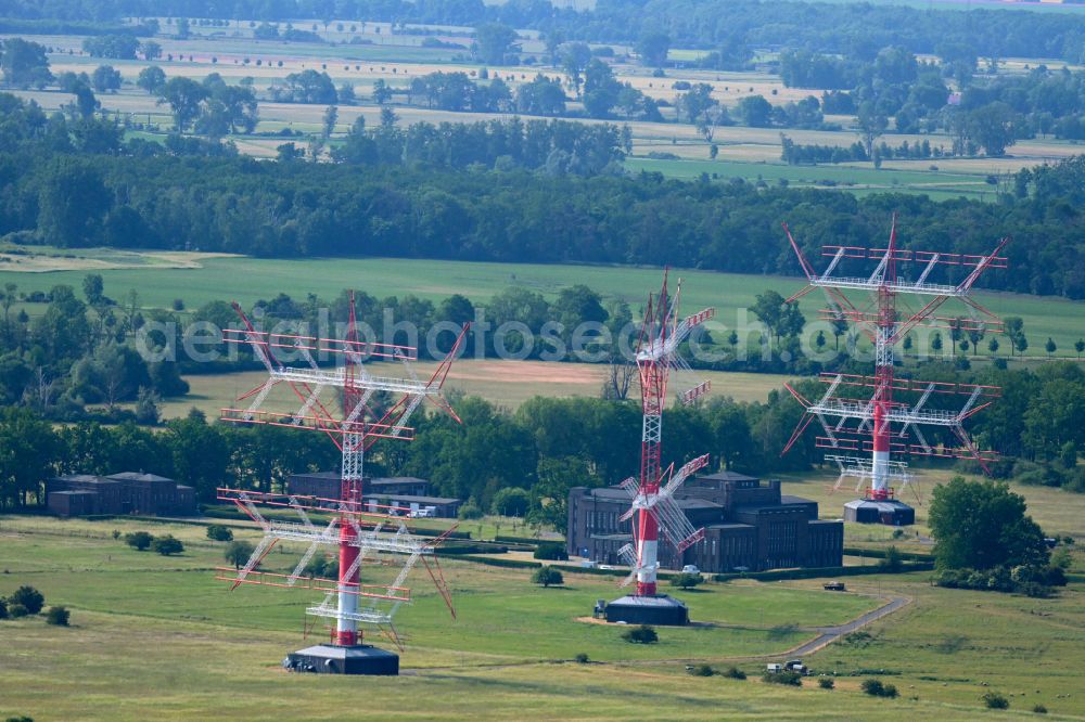 Aerial image Weinberg - Steel mast transmission system Grossfunkstelle Nauen in the frequency range for KW LW UKW short wave - long wave - ultra short wave on street Dechtower Damm in Weinberg in the state Brandenburg, Germany