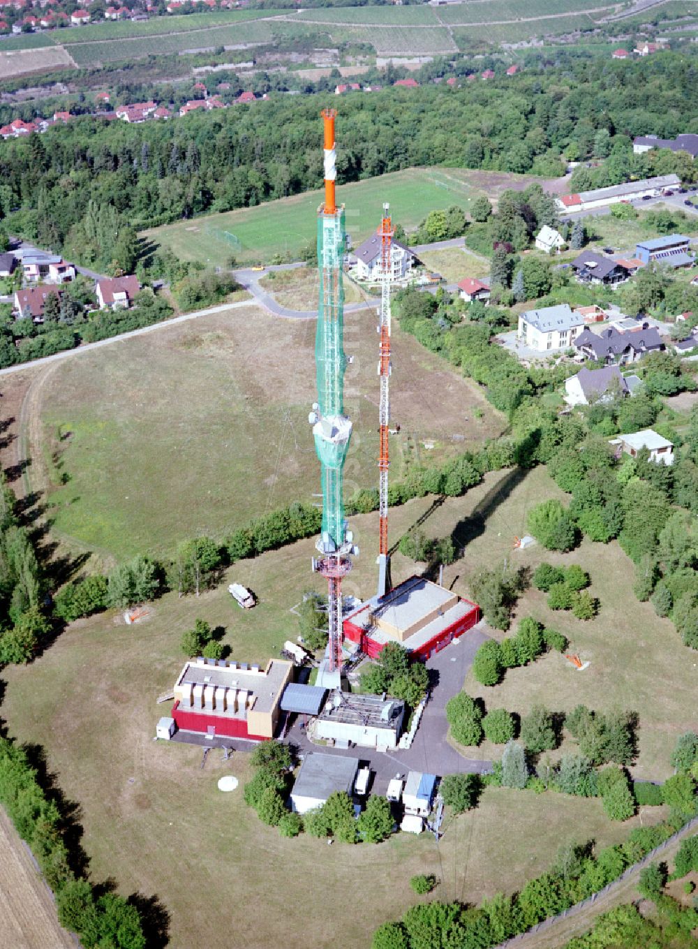 Würzburg from above - Steel mast funkturm and transmission system as basic network transmitter Sendeturm Wuerzburg-Frankenwarte on street Spechtweg in the district Steinbachtal in Wuerzburg in the state Bavaria, Germany