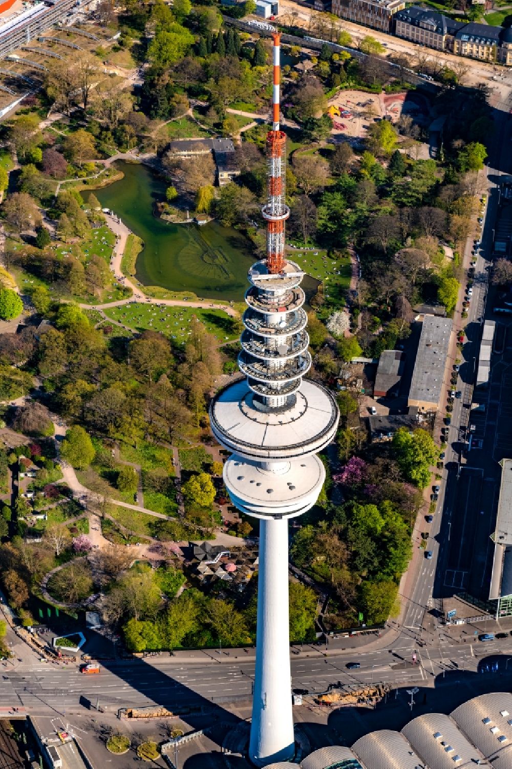 Hamburg from the bird's eye view: TV tower Heinrich-Hertz-Turm in Hamburg