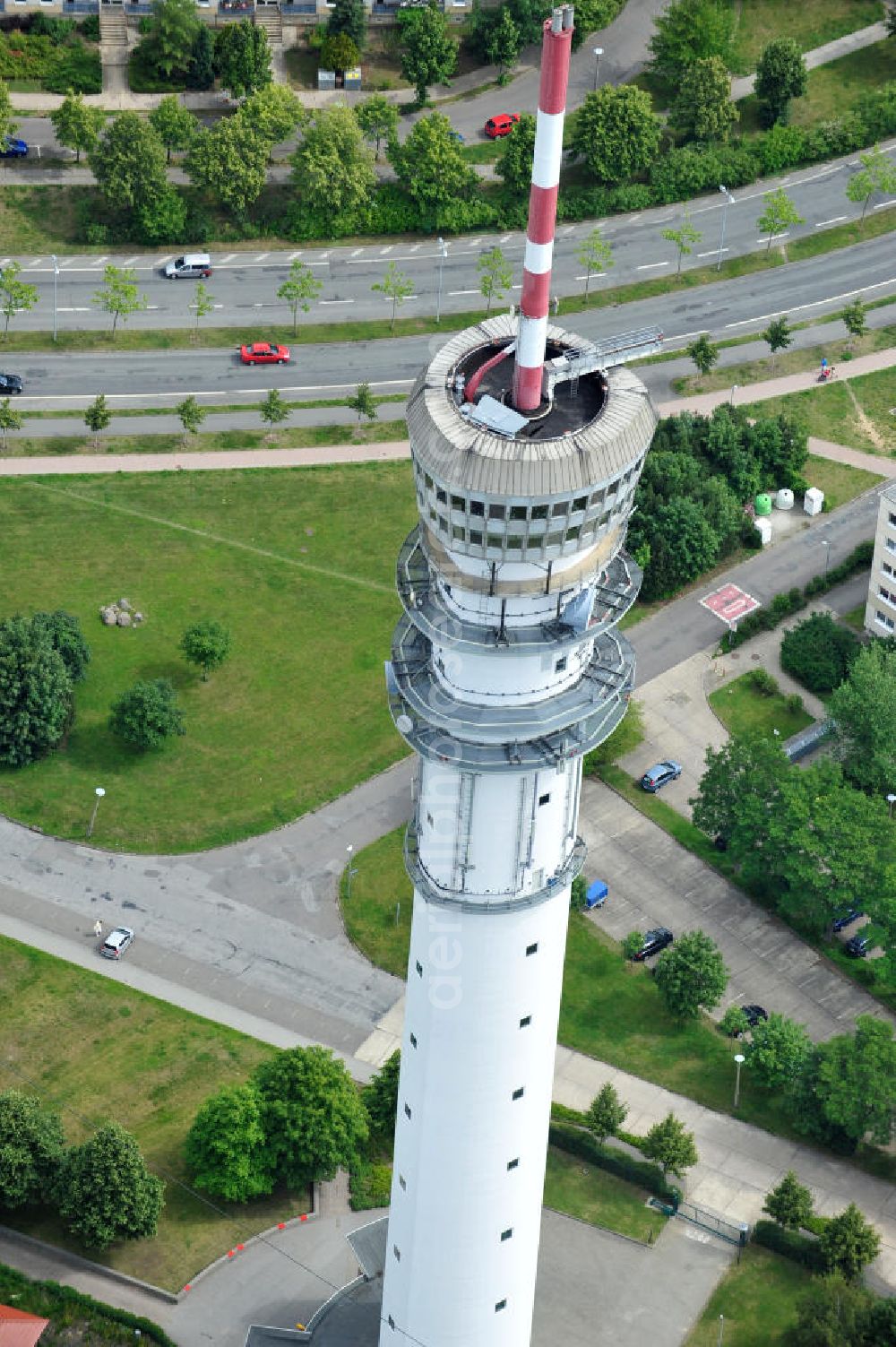 Aerial photograph Schwerin - Blick auf den Fernsehturm Schwerin Zippendorf inmitten des Wohngebietes / Plattenbaugebiet Großer Dreesch. View of the television tower in Schwerin.