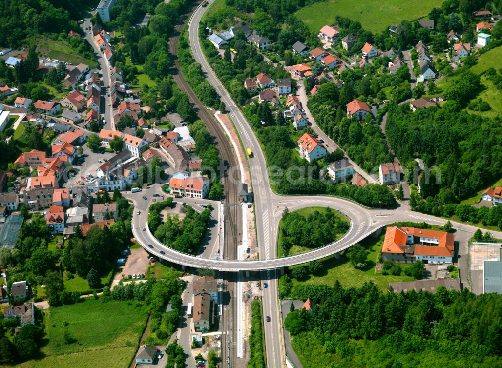 Aerial photograph Winnweiler - Routing and lanes in the course of the trunk road - federal highway B 48 with driveway and exit in Winnweiler in the state Rhineland-Palatinate, Germany