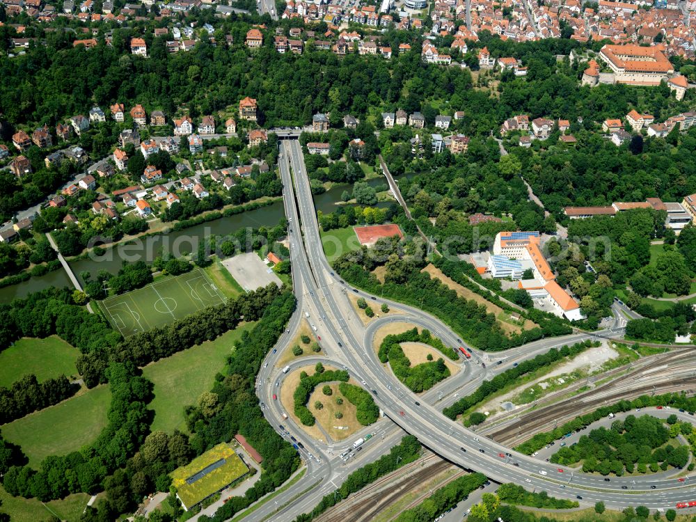 Aerial photograph Tübingen - Routing and lanes along the trunk road - federal motorway B 296 ueber den Neckar in the district Derendingen in Tuebingen in the state Baden-Wuerttemberg, Germany