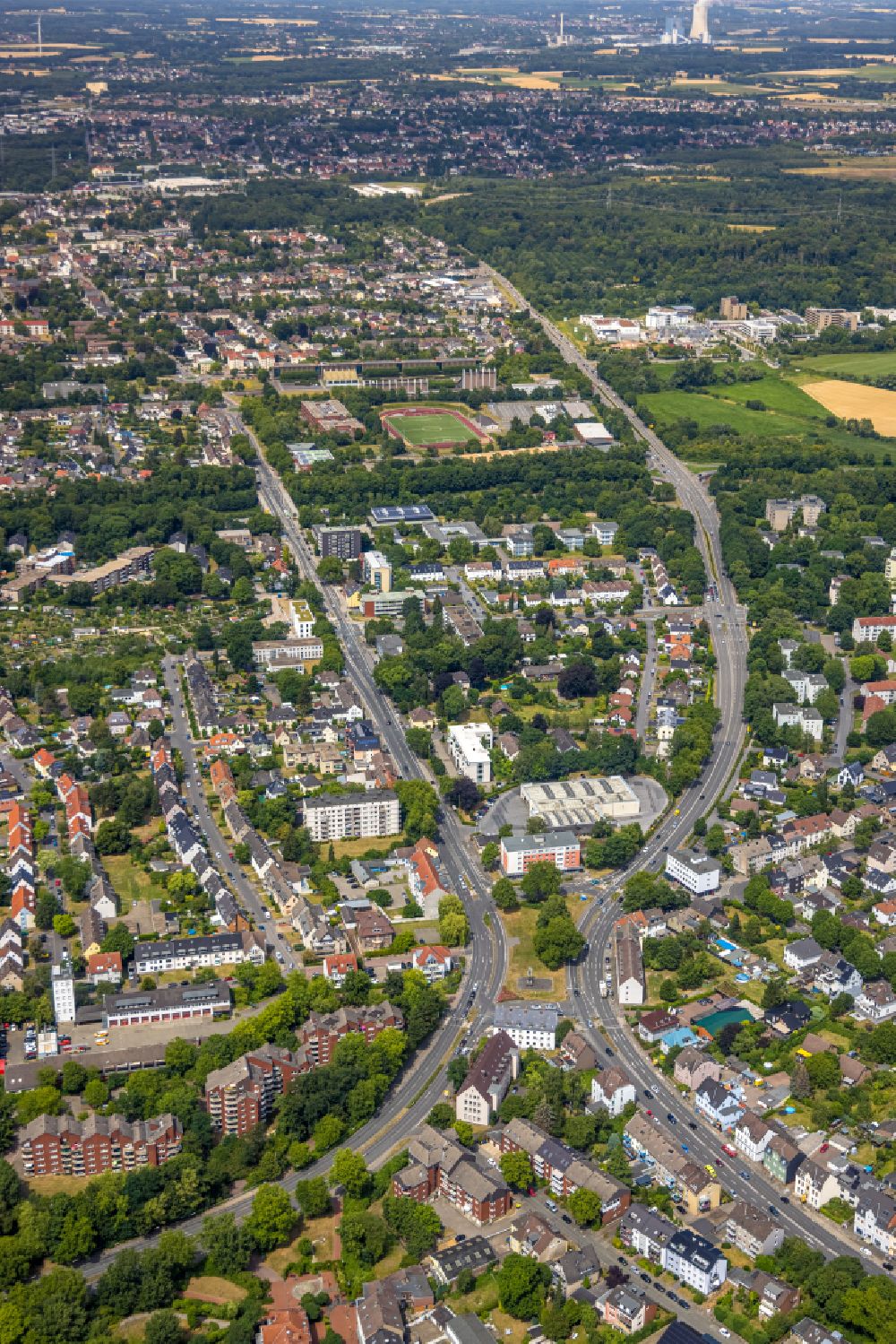 Castrop-Rauxel from above - Routing and lanes along the trunk road - federal motorway B 235 on Engelsburgplatz in Castrop-Rauxel at Ruhrgebiet in the state North Rhine-Westphalia, Germany