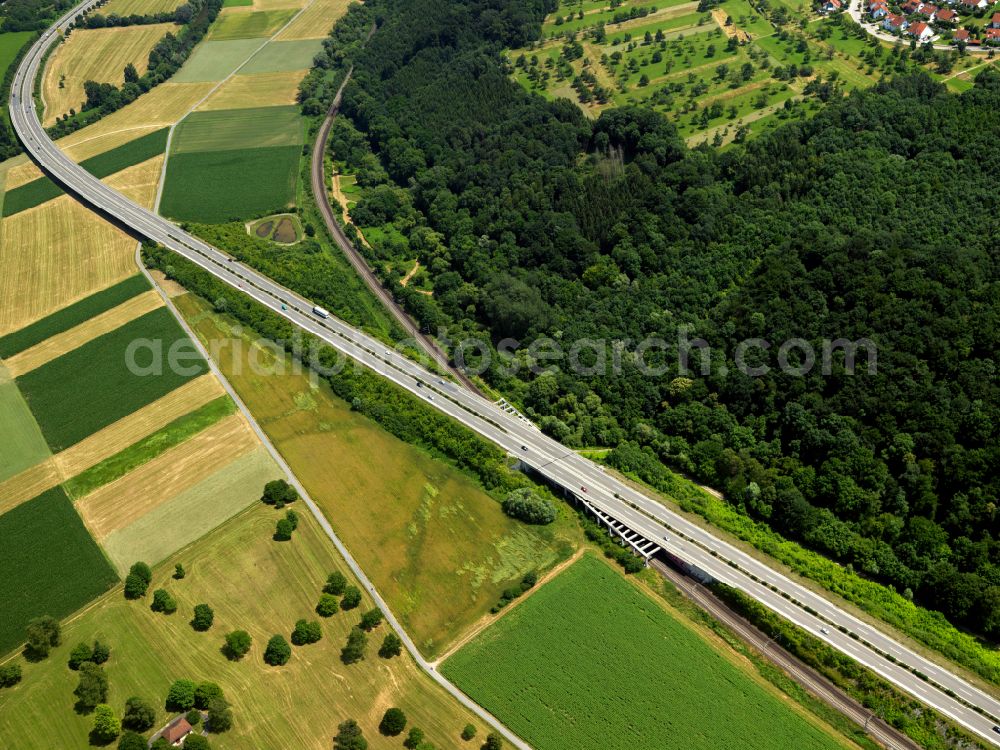Kusterdingen from the bird's eye view: Route and lanes of the trunk road - federal highway B27 with crossing of the railway line in Kusterdingen in the state Baden-Wuerttemberg, Germany