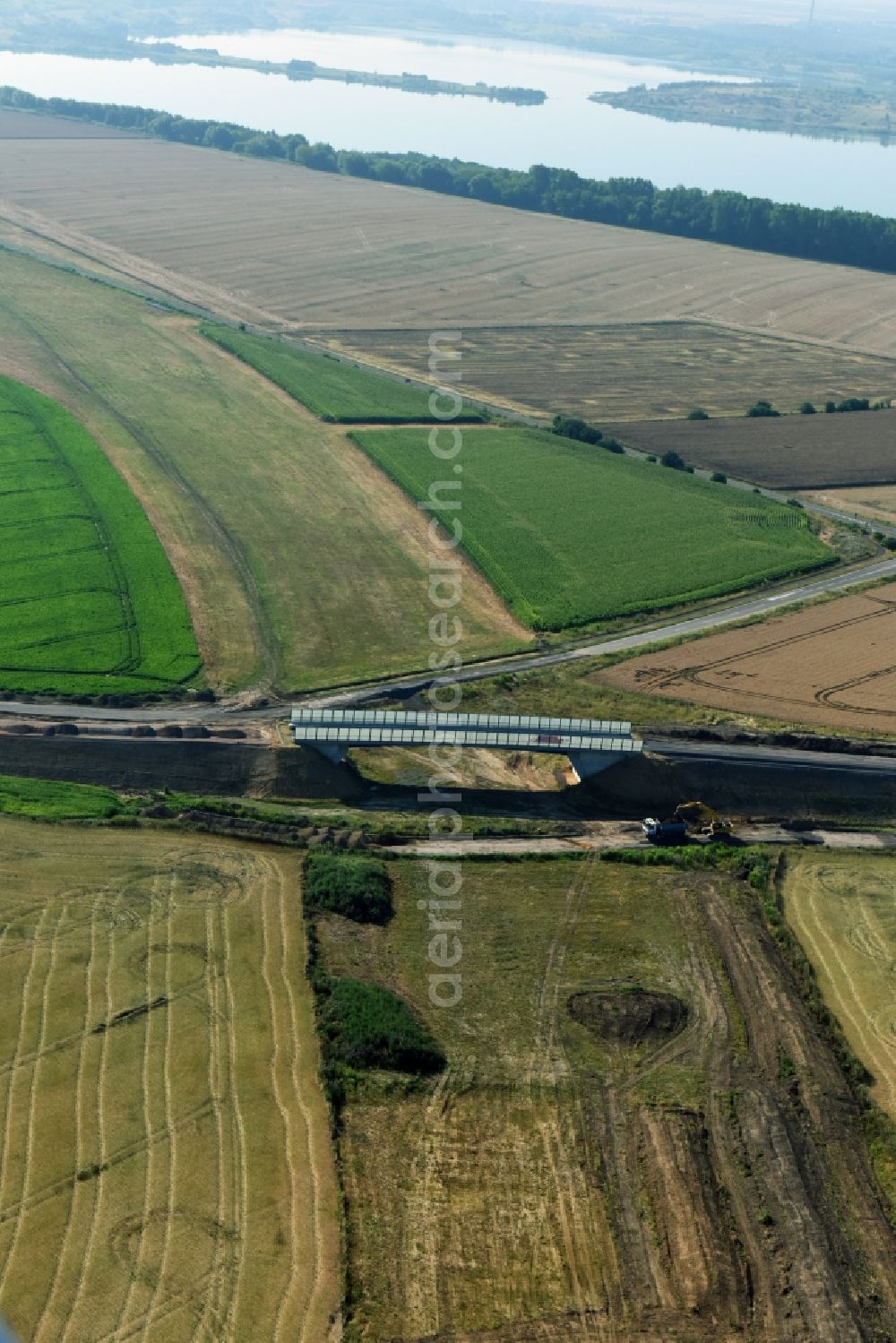 Espenhain from the bird's eye view: Finished bridge construction along the route and of the route of the highway route B95 to A72 motorway in Espenhain in the state Saxony