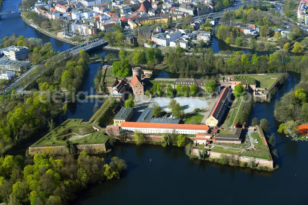 Berlin from the bird's eye view: Fortress complex Zitadelle Spandau with a star-shaped park on the Juliusturm in the district Haselhorst in Berlin, Germany