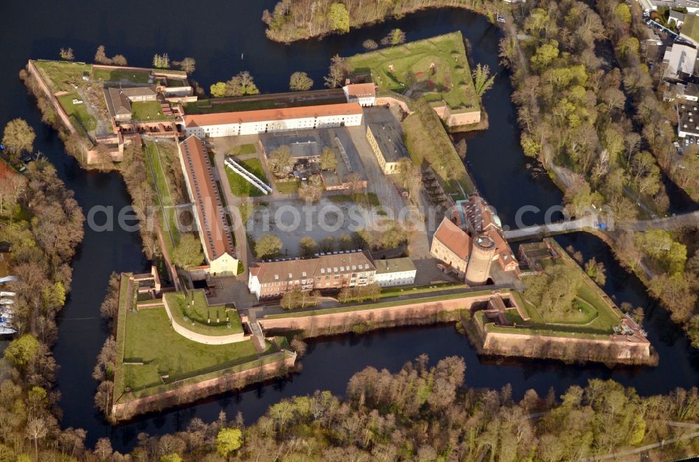 Aerial photograph Berlin - Fortress complex Zitadelle Spandau with a star-shaped park on the Juliusturm in the district Haselhorst in Berlin, Germany