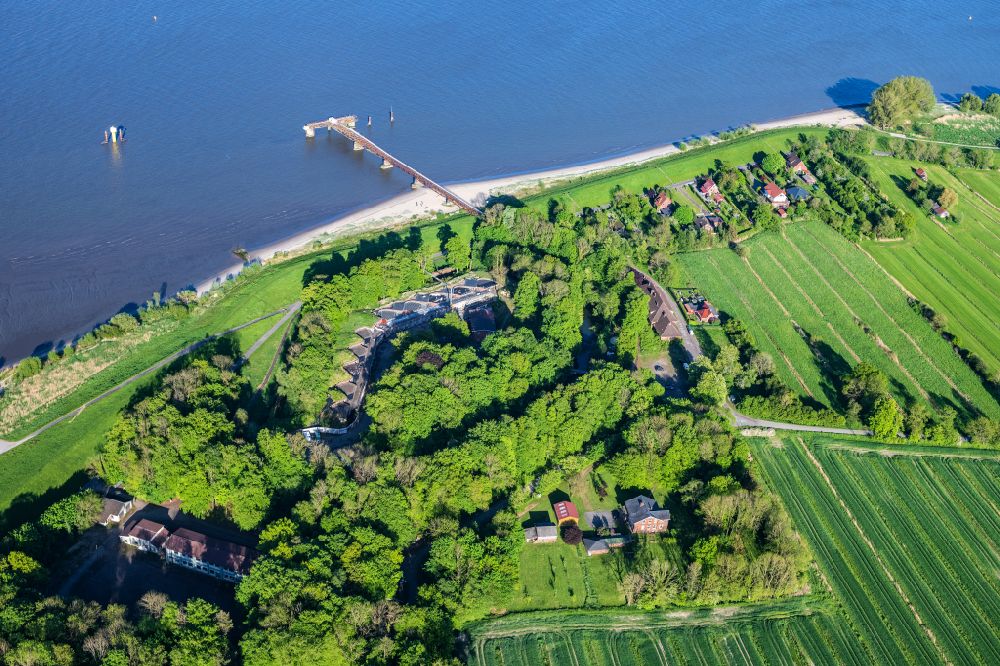 Stade from the bird's eye view: Fortress area Grauer Ort in Abbenfleth on the Elbe in Buetzfleth in the state Lower Saxony, Germany