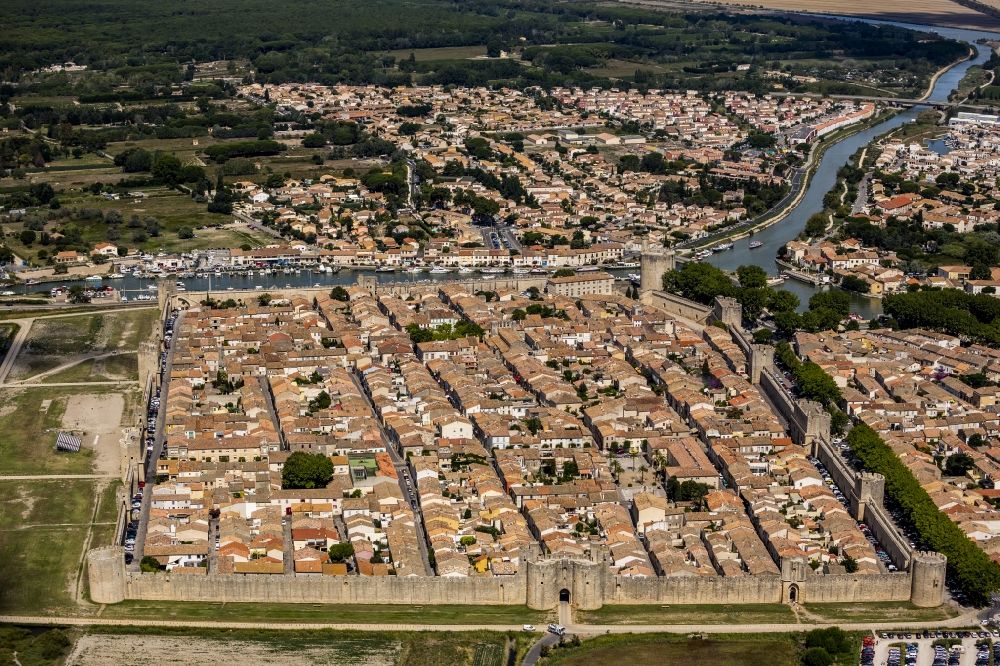 Aerial photograph Aigues-Mortes - Fortifications at Old Town Center in Aigues-Mortes in France