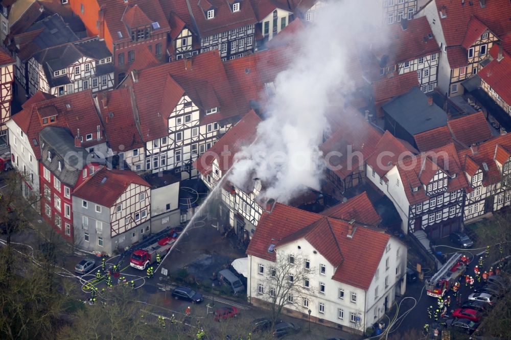 Aerial image Hann. Münden - Extinguishing action of the fire brigade at the source of the fire and smoke formation in an apartment building Aegidiiplatz corner Wallstrasse in Hann. Muenden in the state Lower Saxony, Germany