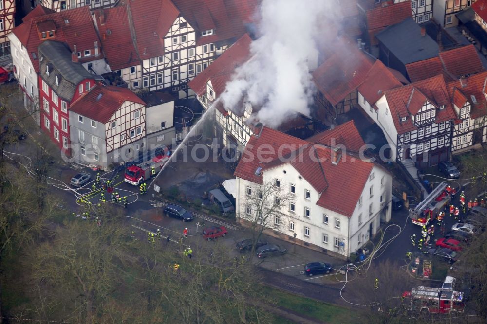 Aerial photograph Hann. Münden - Extinguishing action of the fire brigade at the source of the fire and smoke formation in an apartment building Aegidiiplatz corner Wallstrasse in Hann. Muenden in the state Lower Saxony, Germany