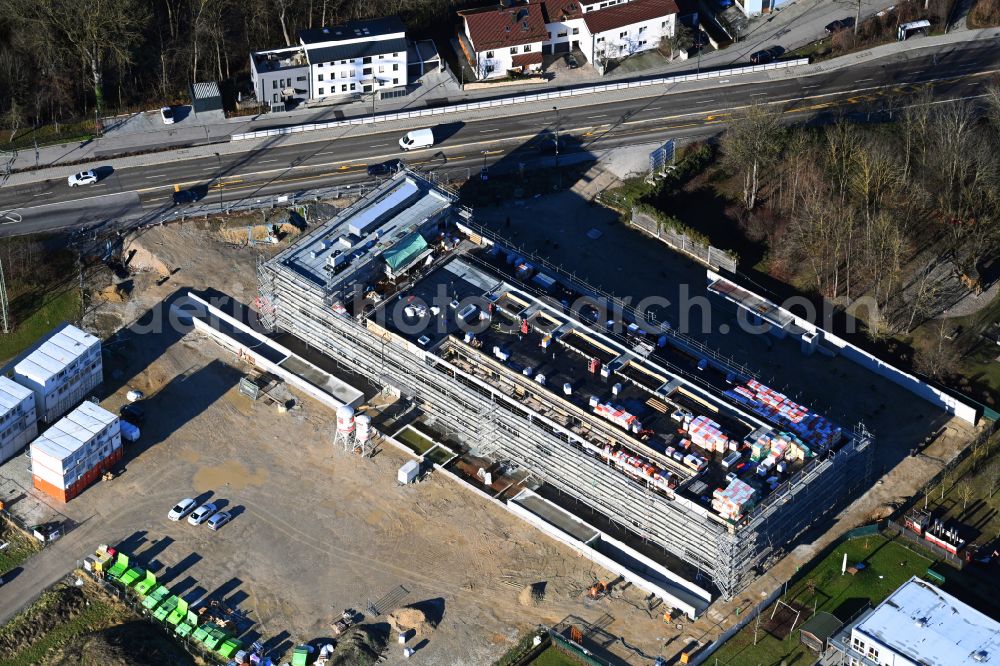 Unterföhring from the bird's eye view: New construction on the fire station area of the fire depot on street Strassaeckerallee - Muenchner Strasse in Unterfoehring in the state Bavaria, Germany