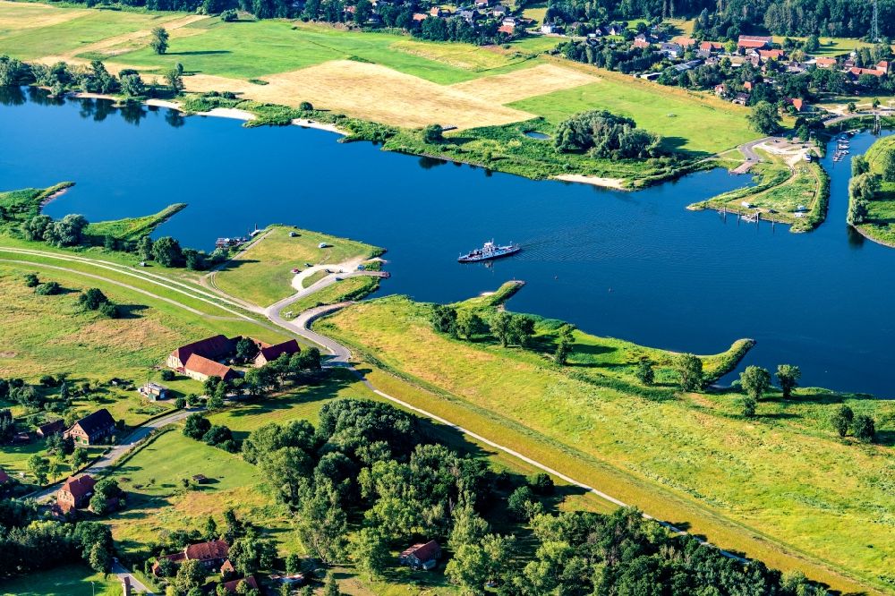 Neu Darchau from the bird's eye view: Ferry port facilities with the Elbe ferry Tanja on the banks of the Elbe in Darchau and Neu Darchau in the state Lower Saxony, Germany