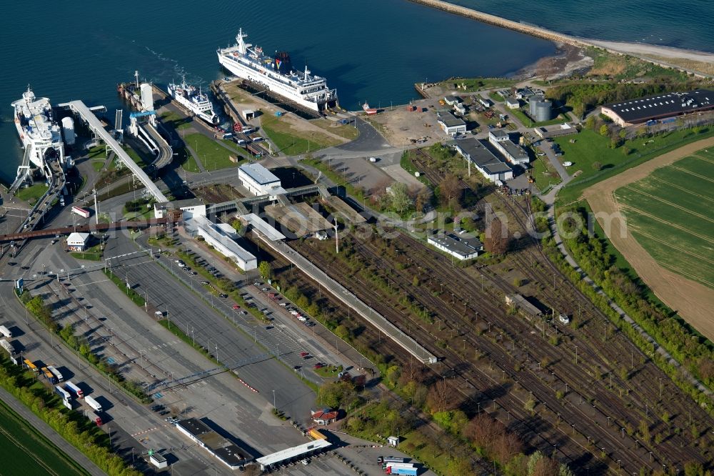 Aerial photograph Fehmarn - Ferry port facilities Fehmarnbelt on the seashore of Baltic Sea in Fehmarn in the state Schleswig-Holstein, Germany