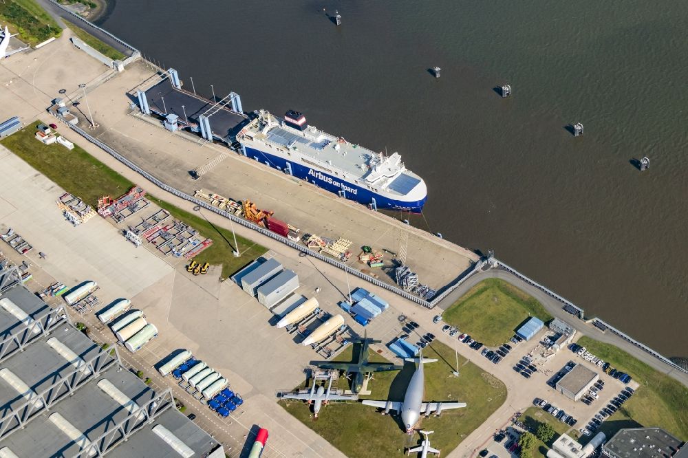 Aerial photograph Hamburg - Ferry dock for ferries of the Airbus plant in Finkenwerder in the harbor in Hamburg, Germany