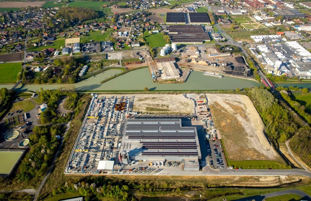 Aerial image Hamm - Premises and facilities of the building and construction company Goldbeck on the riverbank of Datteln-Hamm-Kanal in the Uentrop district of Hamm in the state of North Rhine-Westphalia
