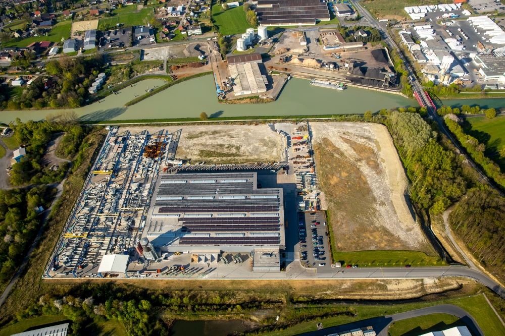 Aerial photograph Hamm - Premises and facilities of the building and construction company Goldbeck on the riverbank of Datteln-Hamm-Kanal in the Uentrop district of Hamm in the state of North Rhine-Westphalia