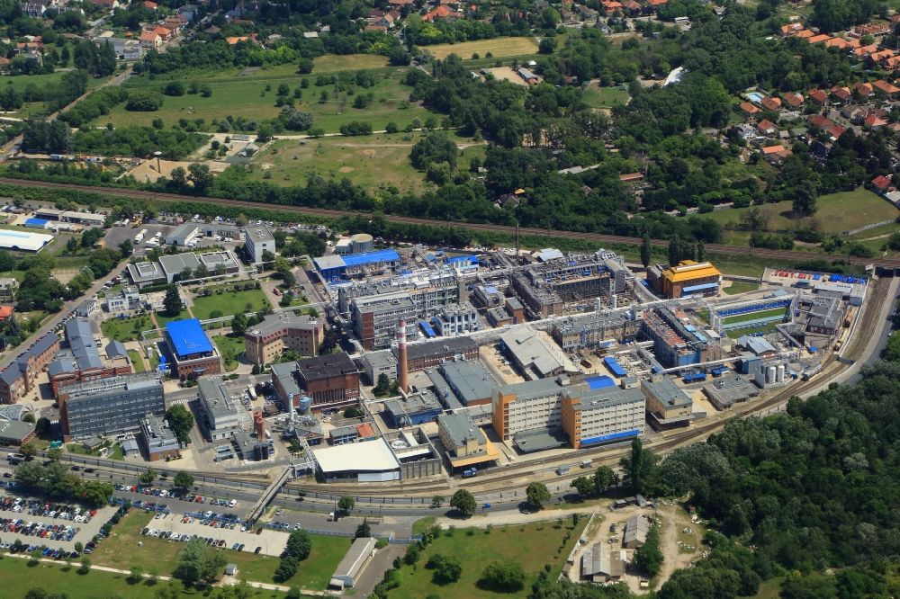 Aerial photograph Budapest - Company grounds and facilities of of pharmaceutical manufacturer Egis Gyogyszergyar in the district X. keruelet in Budapest in Hungary