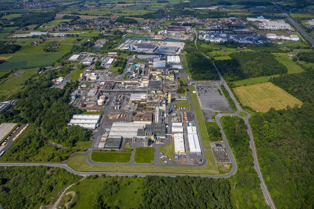 Hamm from the bird's eye view: Company grounds and facilities of Du Pont de Nemours (Deutschland) GmbH in the district Norddinker in Hamm at Ruhrgebiet in the state North Rhine-Westphalia