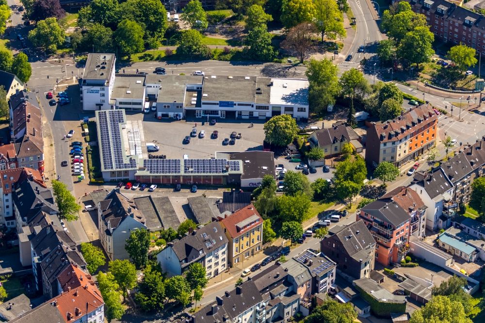 Herne from above - Company premises of the Reifen Stiebling with halls and company buildings at Hoelleskampring in Herne in the state North Rhine-Westphalia, Germany