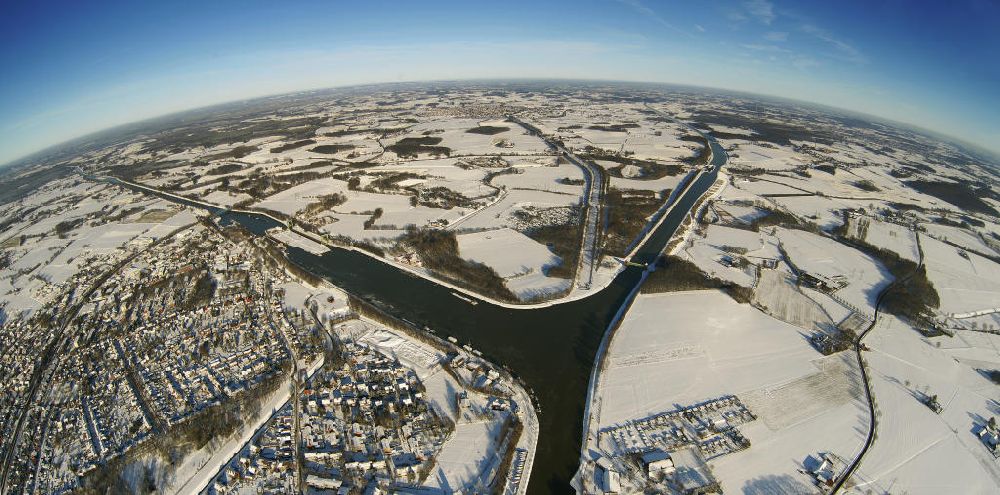 Aerial photograph Datteln - Fish eye Blick auf Binnenschiffahrt auf dem winterlich verschneiten und vereisten Mündung vom Wesel-Datteln-Kanal zum Dortmund-Ems-Kanal bei Datteln. Shipping on the snow-covered and icy Dortmund-Ems Canal.