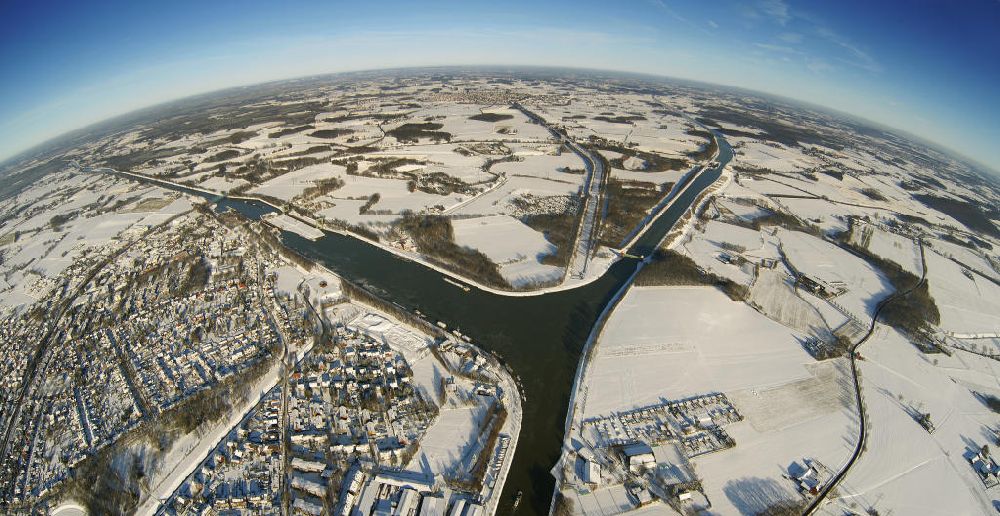 Datteln from above - Fish eye Blick auf Binnenschiffahrt auf dem winterlich verschneiten und vereisten Mündung vom Wesel-Datteln-Kanal zum Dortmund-Ems-Kanal bei Datteln. Shipping on the snow-covered and icy Dortmund-Ems Canal.