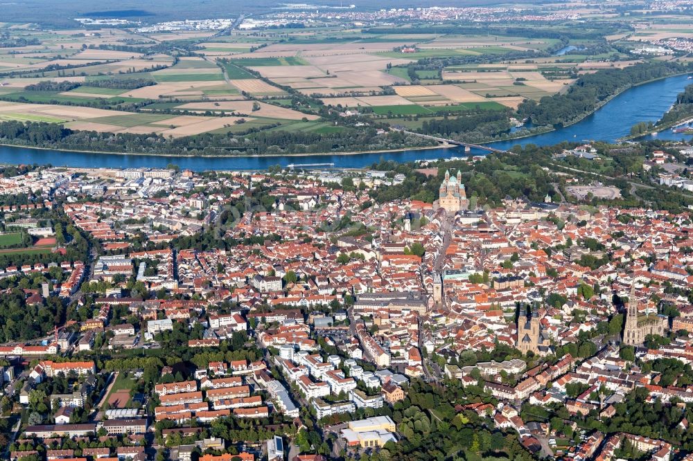 Speyer from the bird's eye view: Famous promenade and shopping street Maximilianstreet from the dome til the Altpoertel in Speyer in the state Rhineland-Palatinate, Germany