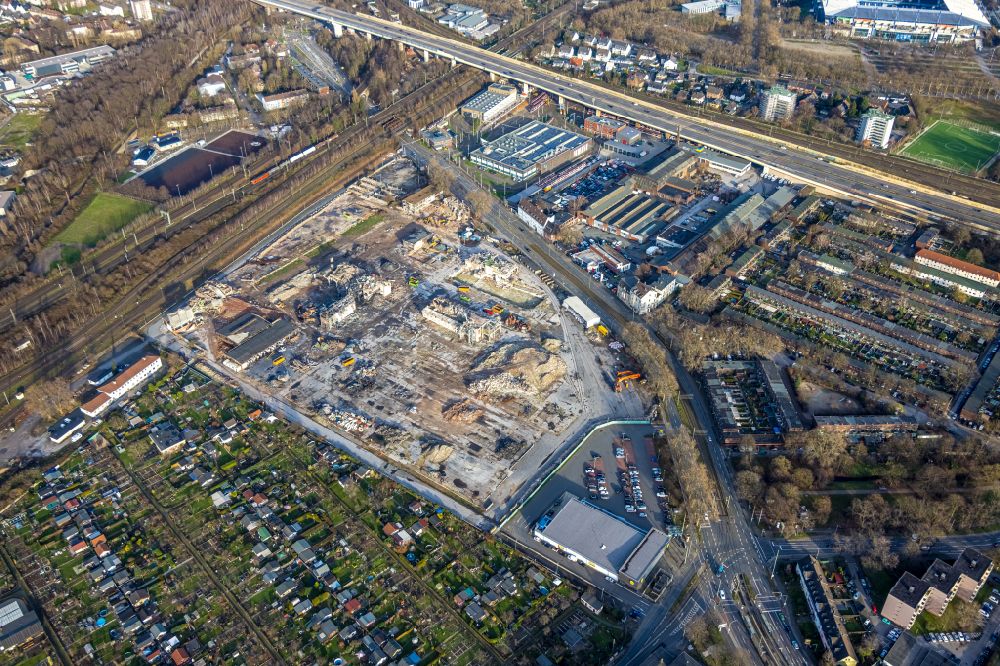 Duisburg from the bird's eye view: Areas - demolition and unsealing work on former RHI Didier factory in the district Wanheimerort in Duisburg at Ruhrgebiet in the state North Rhine-Westphalia, Germany