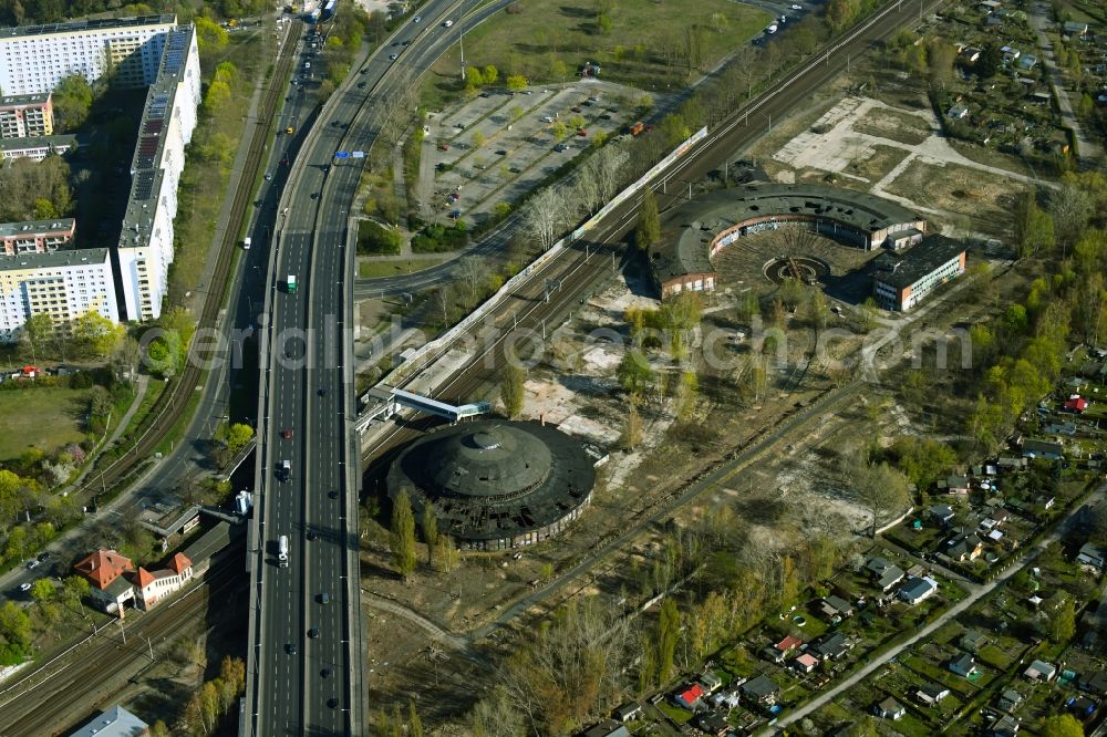 Berlin from above - Development area of the decommissioned and unused land and real estate on the former marshalling yard and railway station of Deutsche Bahn Am Feuchten Winkel in the district Pankow in Berlin, Germany