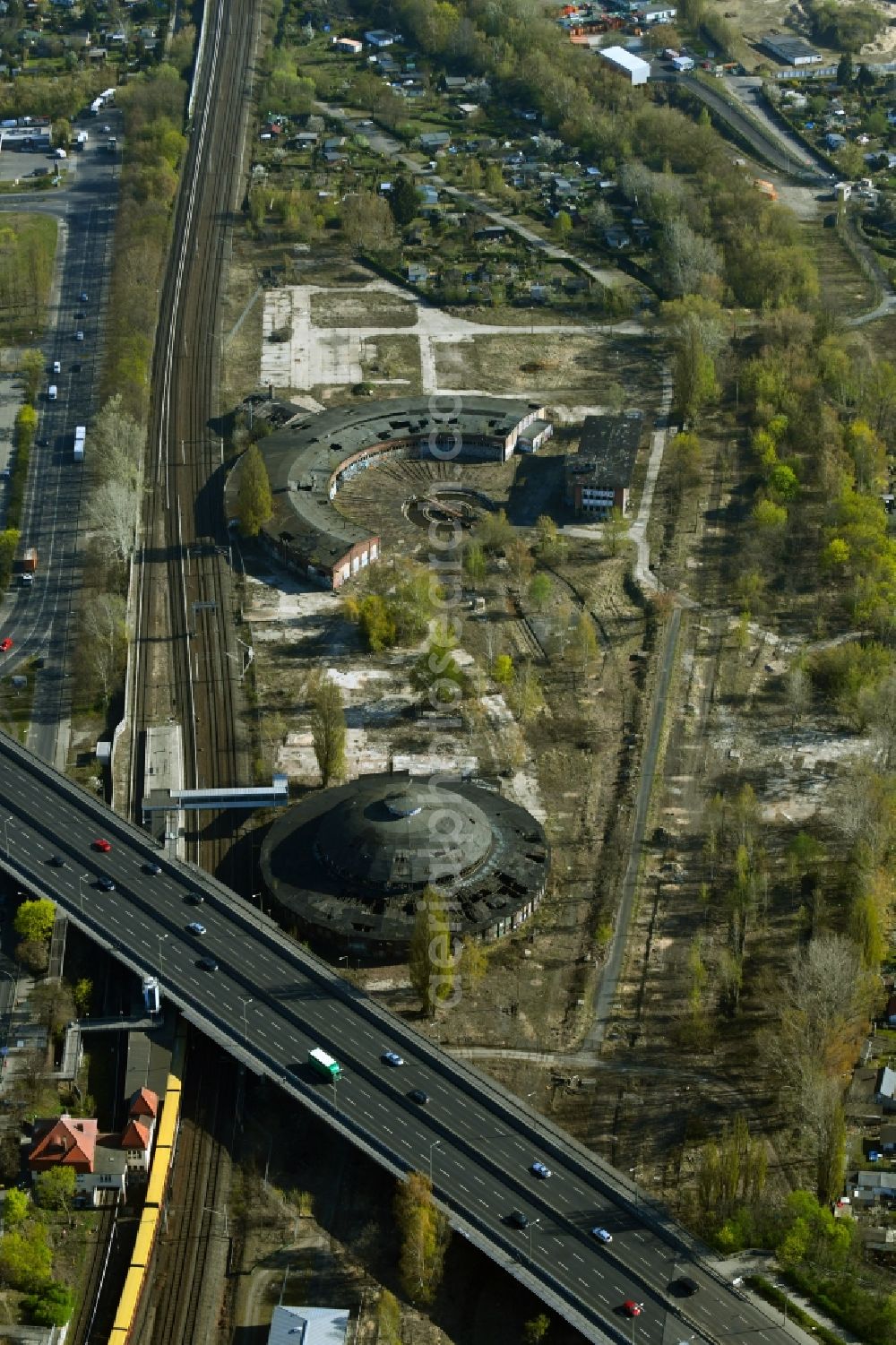 Berlin from above - Development area of the decommissioned and unused land and real estate on the former marshalling yard and railway station of Deutsche Bahn Am Feuchten Winkel in the district Pankow in Berlin, Germany