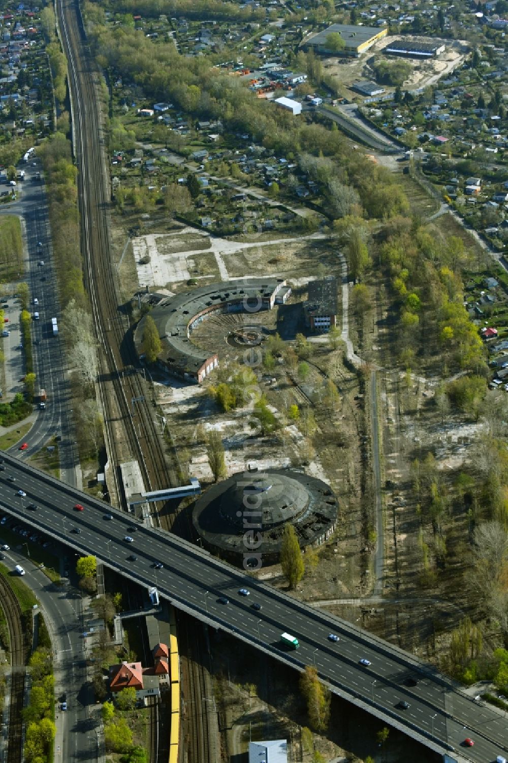 Berlin from the bird's eye view: Development area of the decommissioned and unused land and real estate on the former marshalling yard and railway station of Deutsche Bahn Am Feuchten Winkel in the district Pankow in Berlin, Germany