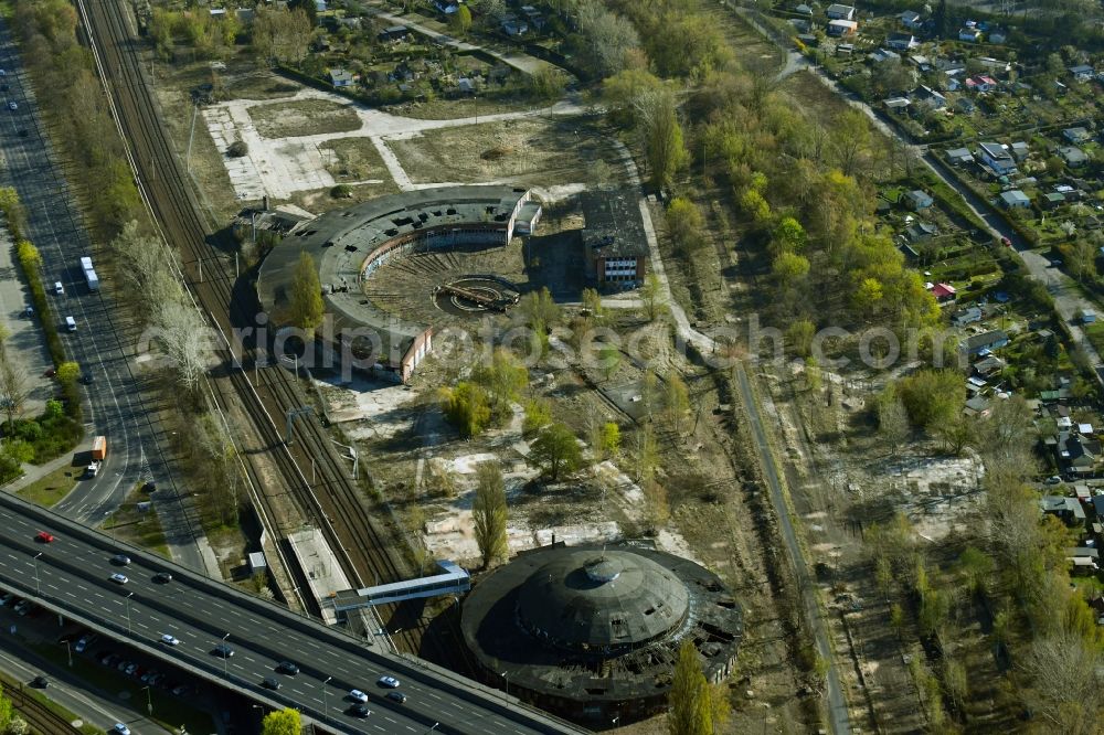 Aerial image Berlin - Development area of the decommissioned and unused land and real estate on the former marshalling yard and railway station of Deutsche Bahn Am Feuchten Winkel in the district Pankow in Berlin, Germany